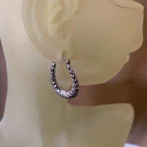 NWOT Genuine 14K White Gold Oval Hoop Earrings with Diamond Cut Design